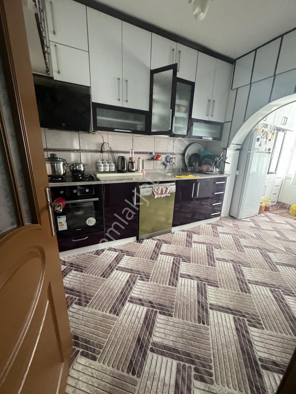 Akşemsettin Mahallesinde 3+1 Bakımlı Arakat Daire