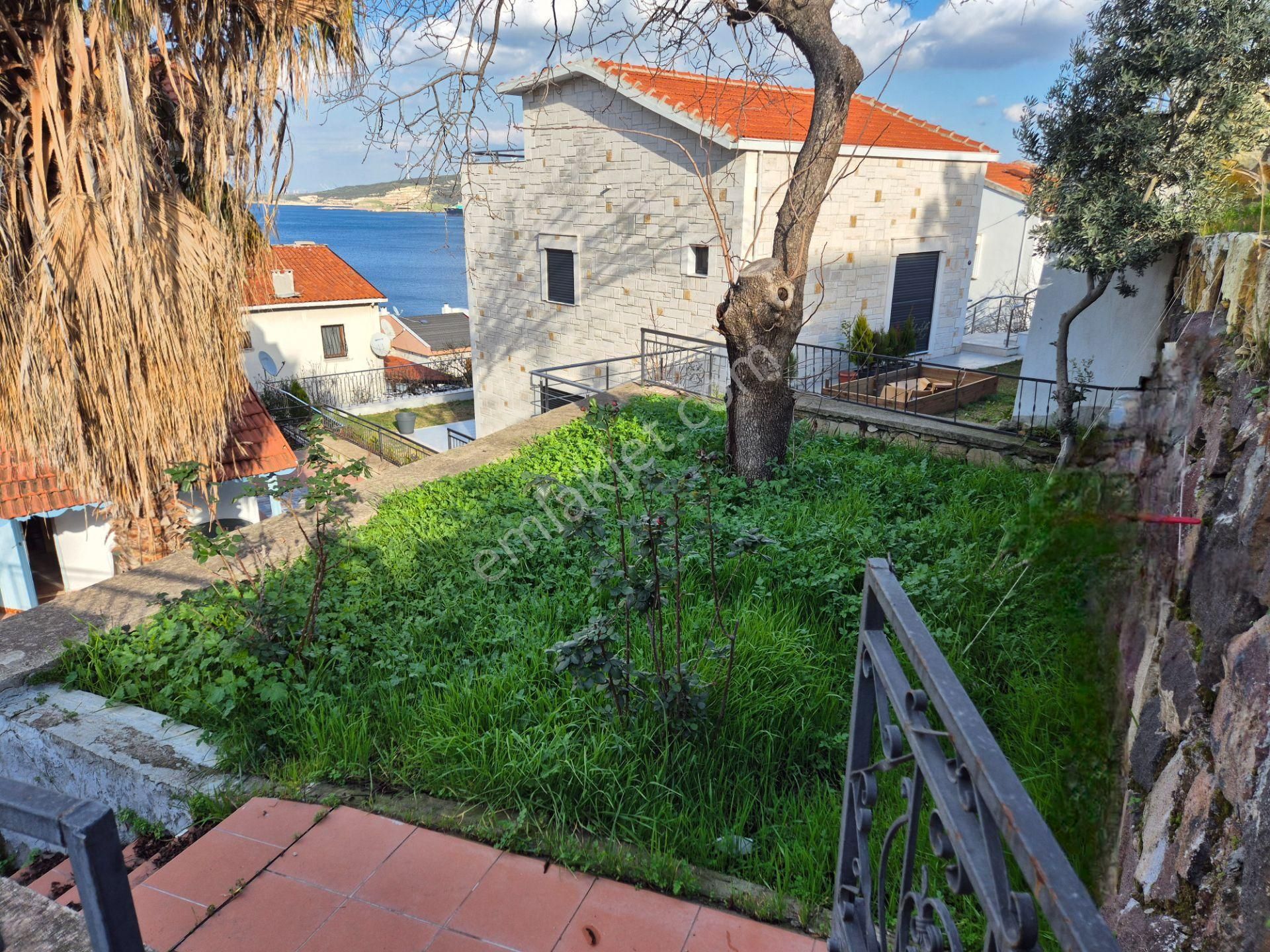 İzmir Yeni Foça'da Deniz Manzaralı Kiralık Müstakil Villa
