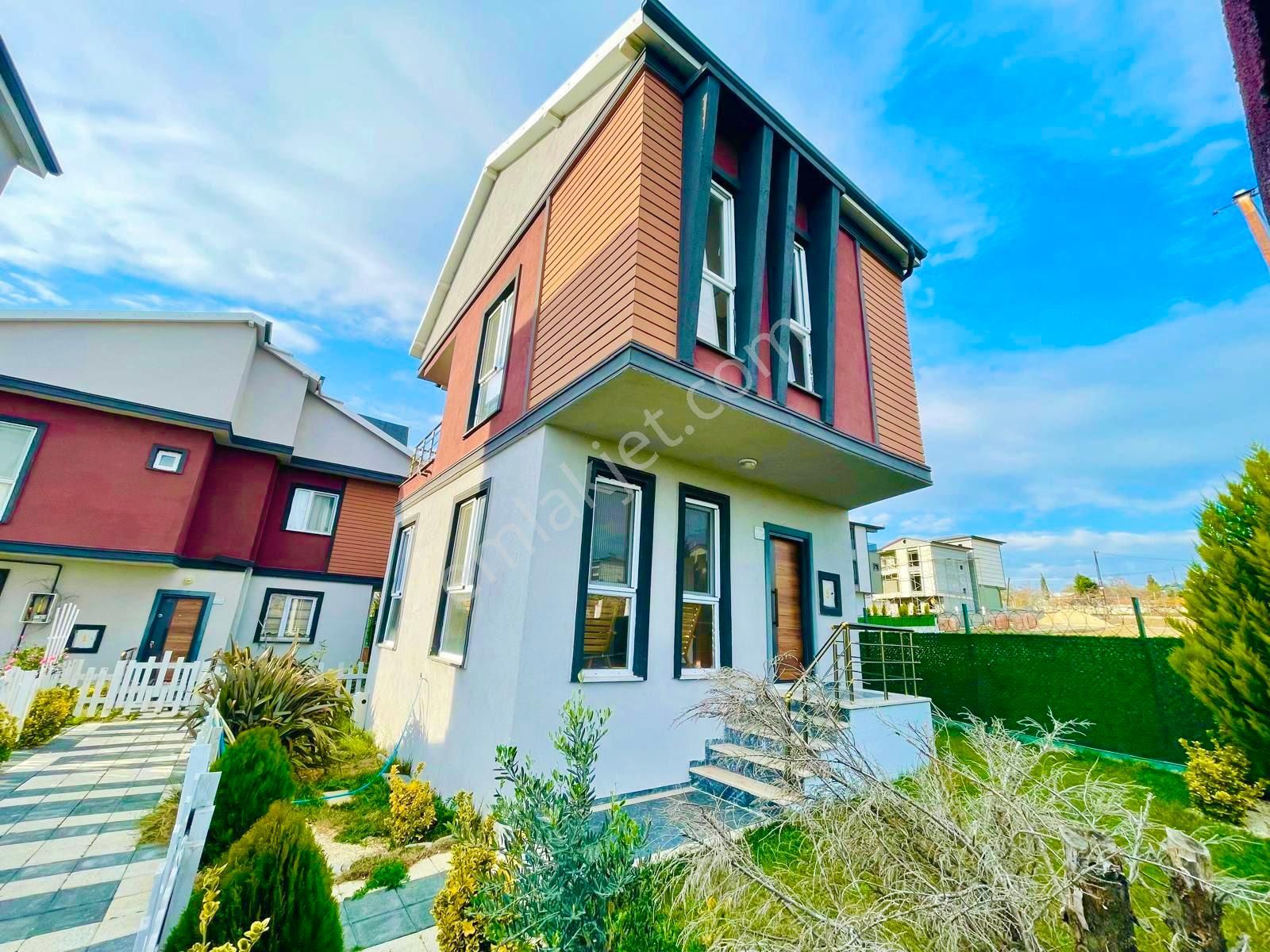 Demireller-merkezi Konumda Deniz Manzaralı Özel Tasarımlı Müstakil Villa