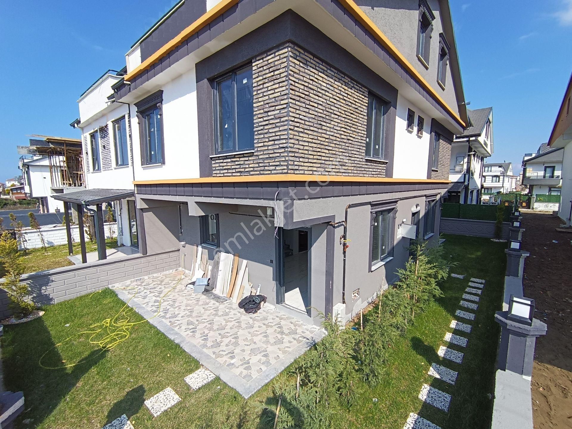 3+1 Ön Cephe , Denize Yakın ,ebeveyn Banyolu Satılık Villa