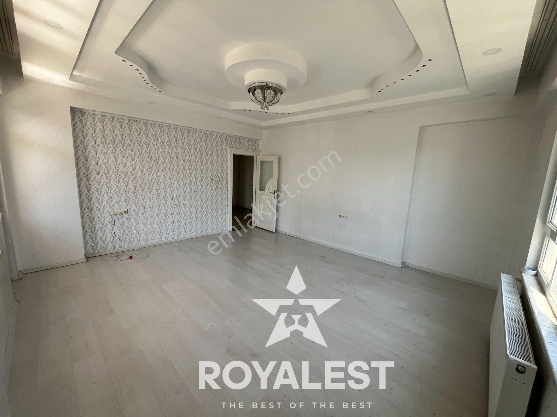 Royalest'ten Ara Kat Göbek Daire