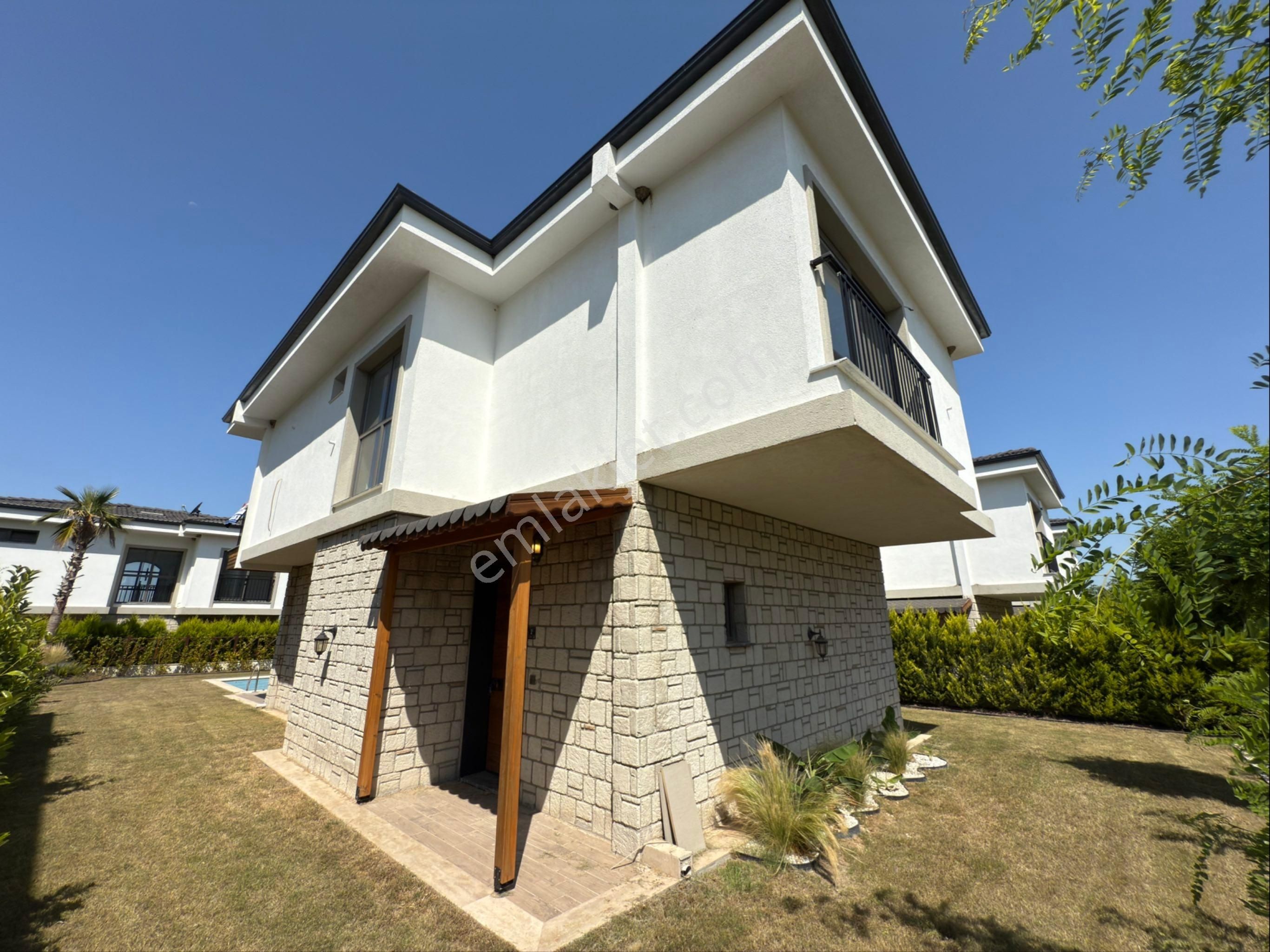 Kuşadası Defne Villaları Satılık Müstakil Özel Havuzlu Villa