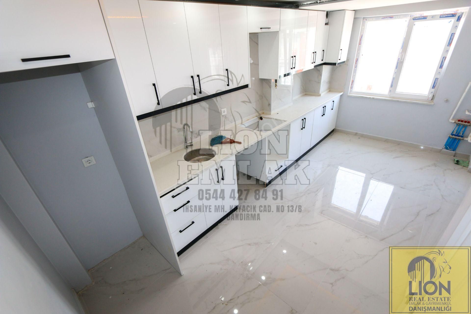 Bandırma 600 Evler'de Sıfır,balkon Ve Teraslı Ön Cephe Satılık 3+1 Daire