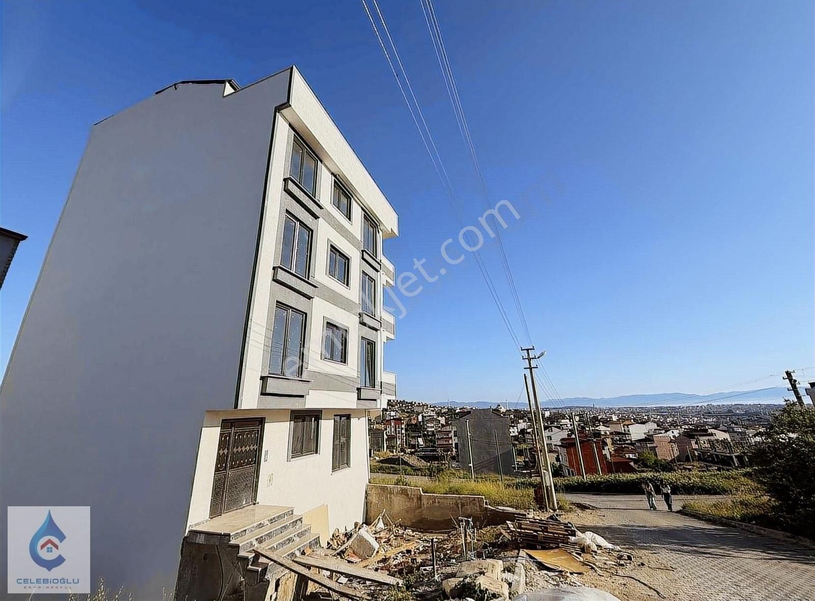 Çayırova Emek Mah 3+1 Dublex Bağımsız Teras Girişli 140 M² Net