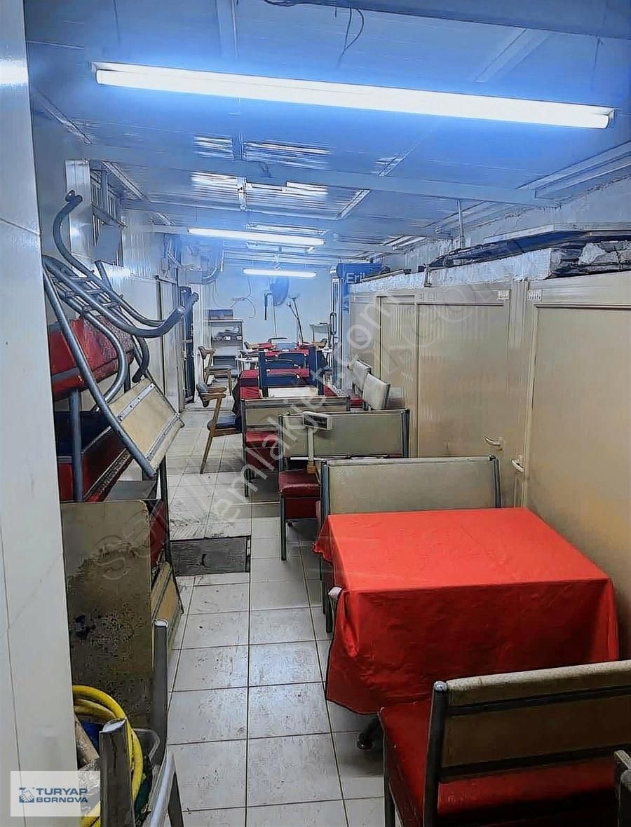 Konak Meydan'da Pasaj İçi Satılık Dükkan