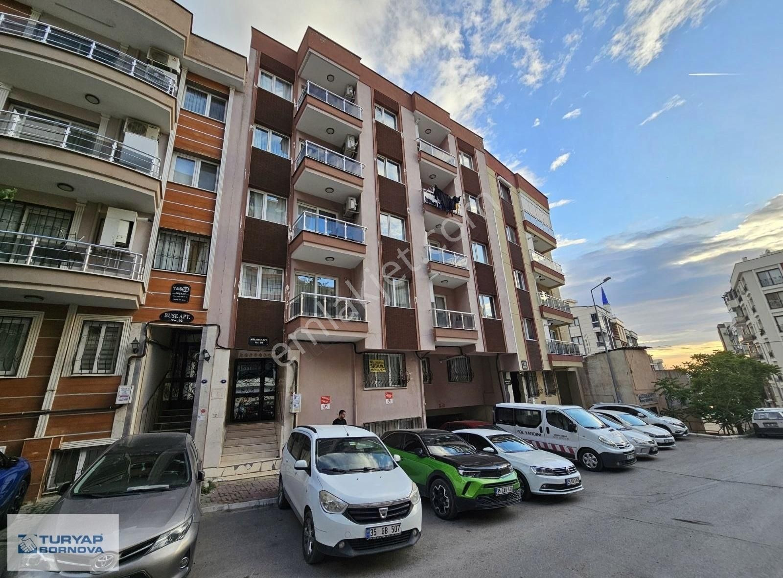 Turyap'dan Bayraklı'da Deniz Manzaralı Açık Mutfak Daire 3+1