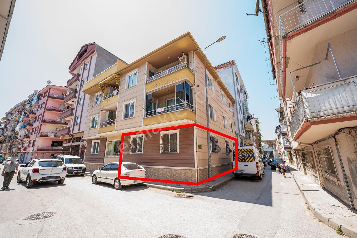 C21 Cius; Kapalı Pazar Civarı 2+1 Satılık Köşe Daire