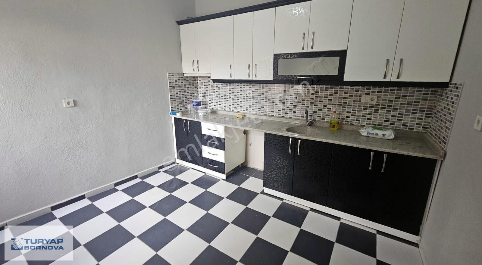 Çamdibinde Güzel Konumda Ferah Geniş Satılık 2+1 Daire