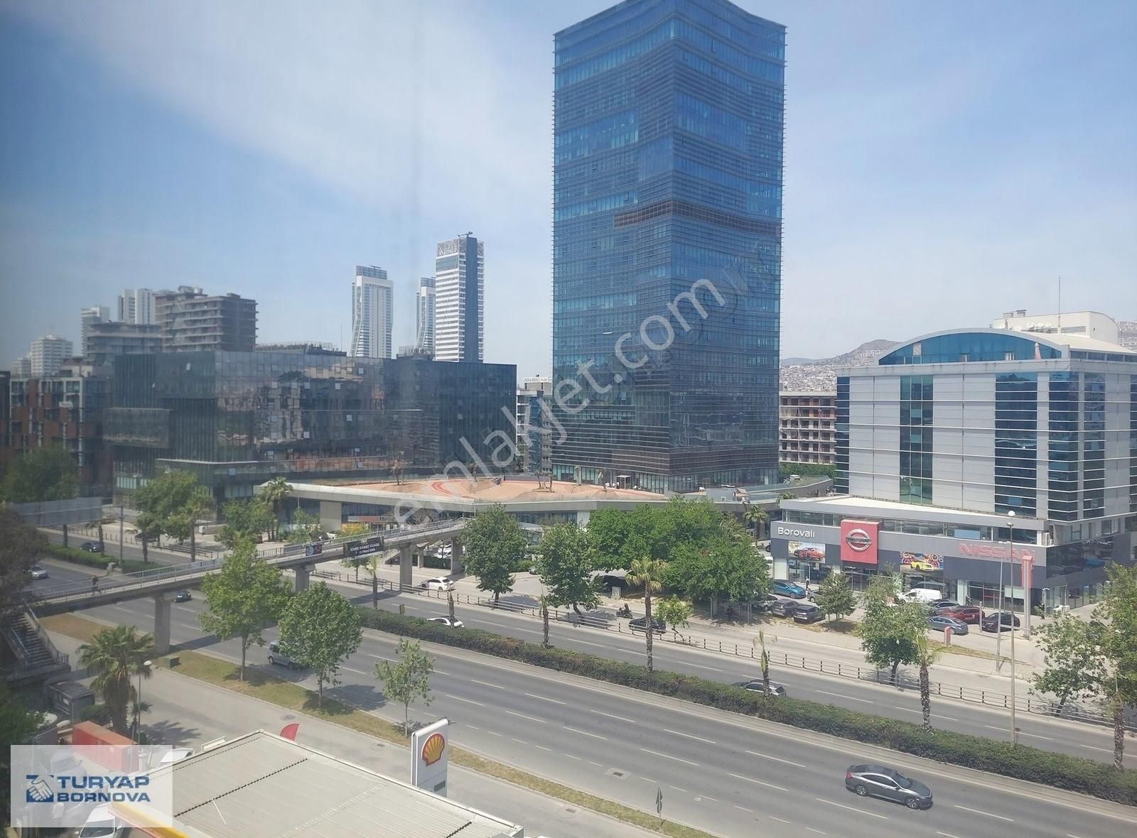 Turyap'tan Bornova İzpek Trend'de Kiralık Cadde Cepheli 1+0 Ofis