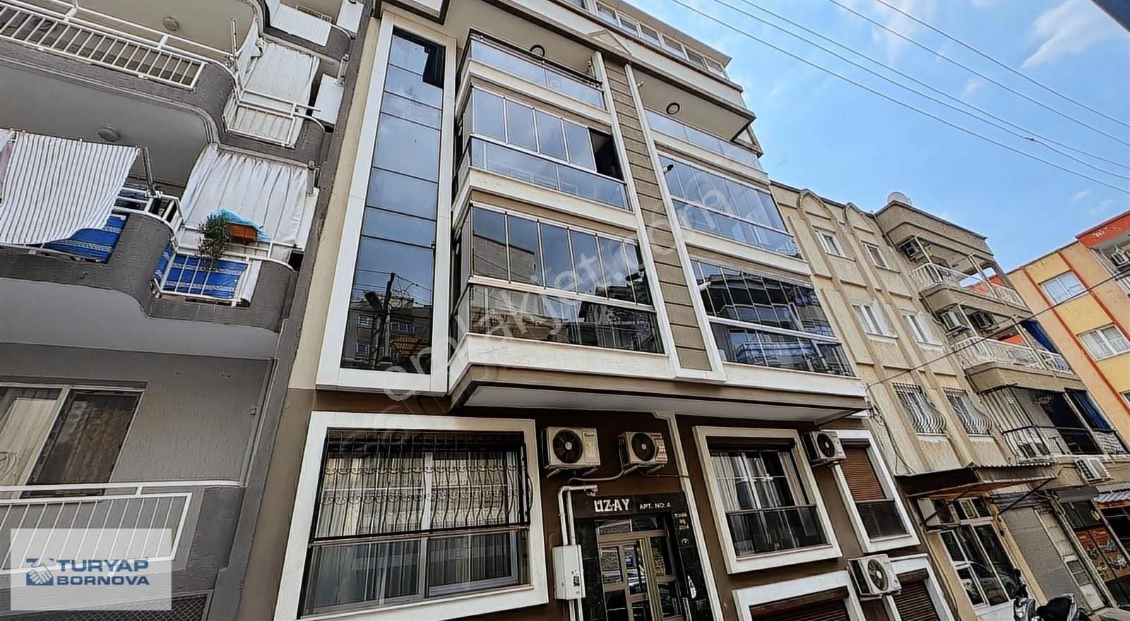 Bayraklı'da Teraslı Deniz Manzaralı Satılık 3+1 Dubleks Daire