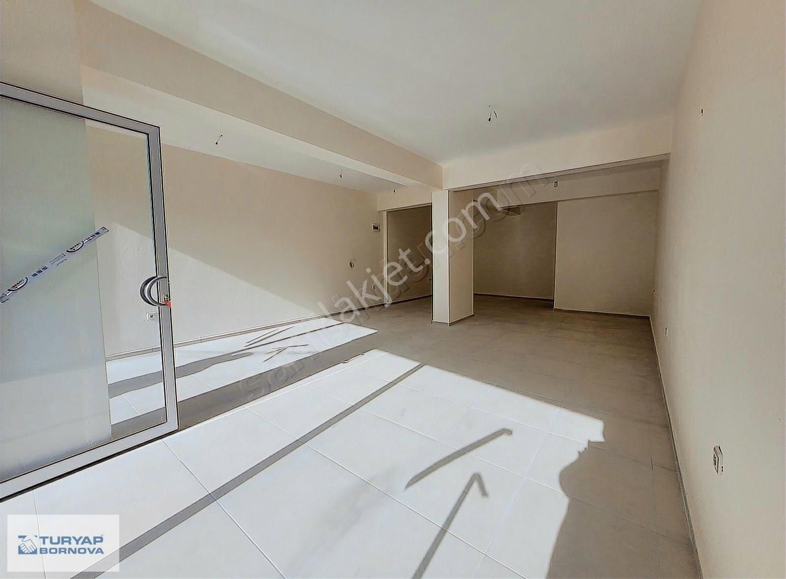 Bornova Merkezde Hükümet Konağı Yakını Kiralık Dükkan