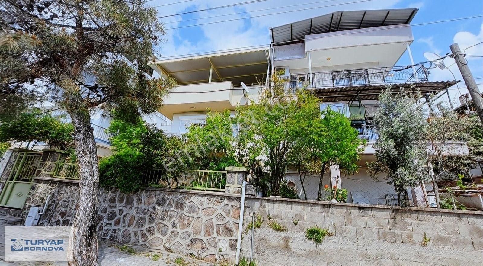 İzmir Bornova Satılık 3+1 Müstakil Bahçeli Ev