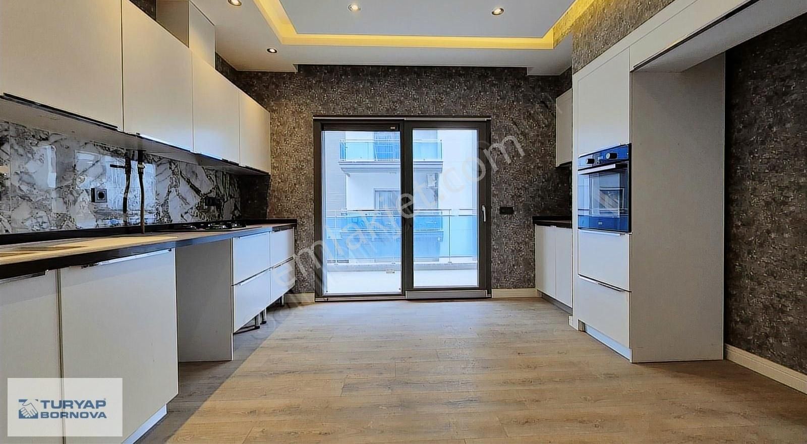 Kemalpaşa Ulucak'ta Havuzlu Site İçerisinde Lüks Sıfır 3+1
