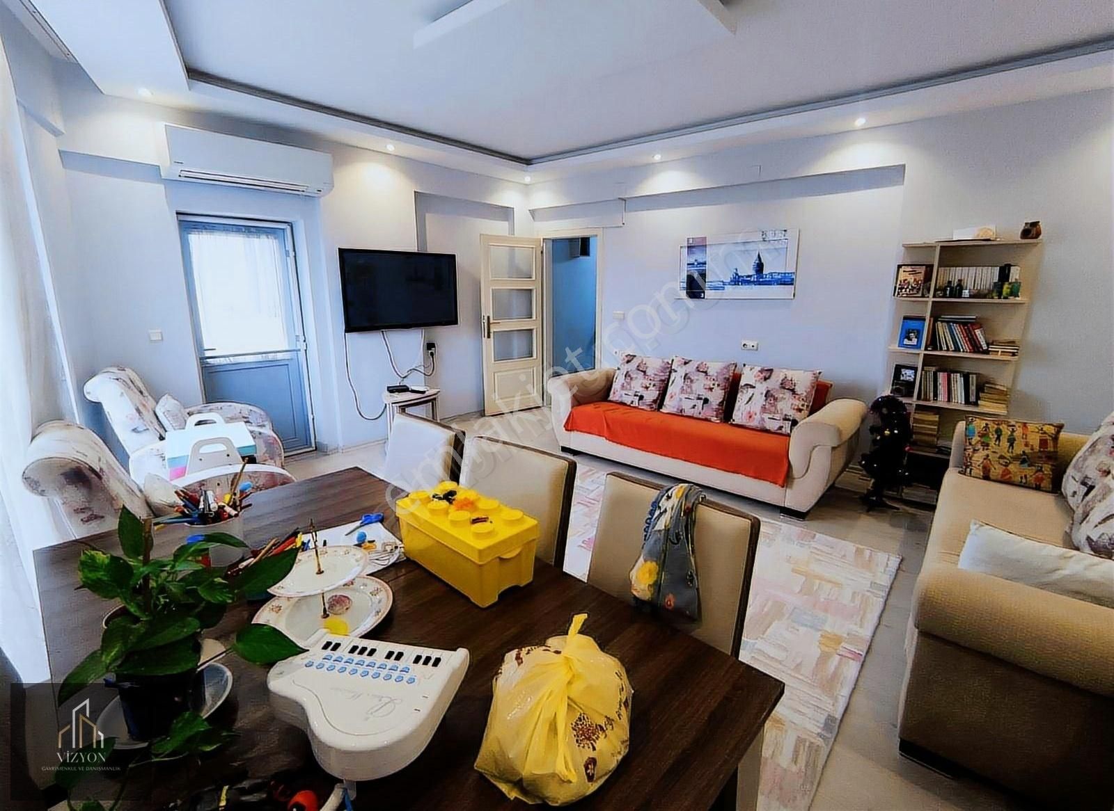 Vizyon Gayrimenkul'den Çekmece'de Park Karşısı 2+1 Geniş Daire