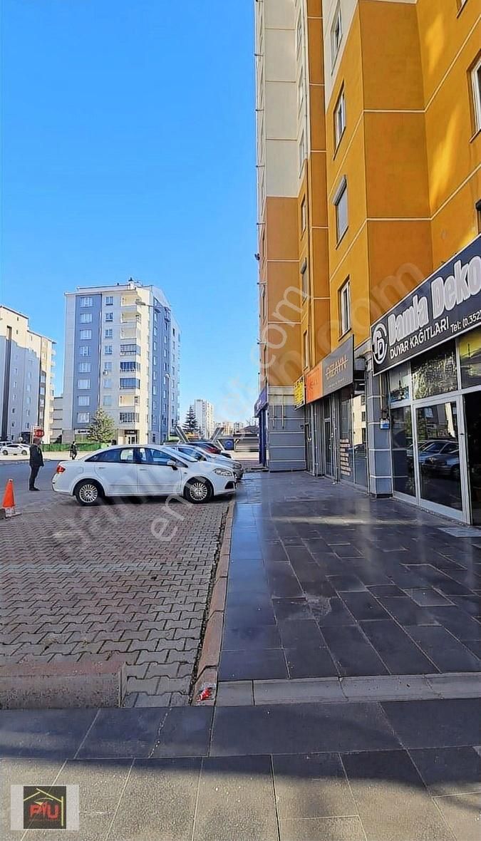 Yıldırım Beyazıt Mahallesinde 13m2 Satılık Dükkan