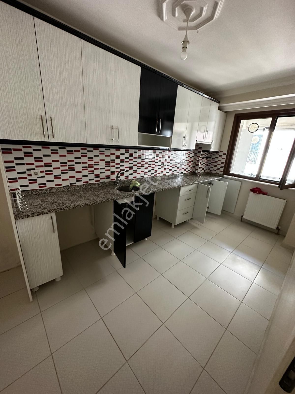 Uğurmumcu Mah.de 2+1 100 M2 Orta Kat Daire