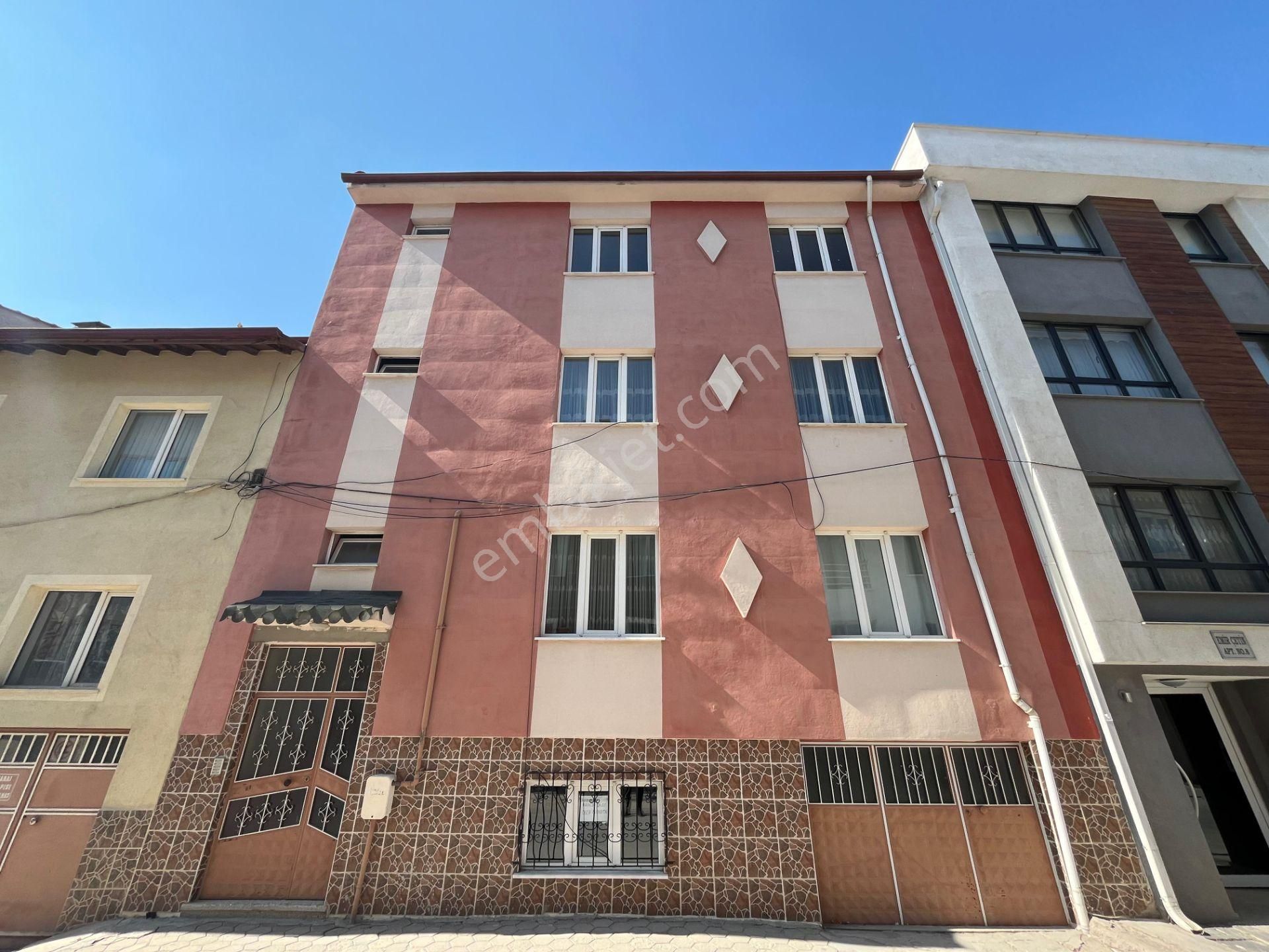 Çamlıca Kapalı Pazaryeri Yakını Kiralık 3+1 Daire