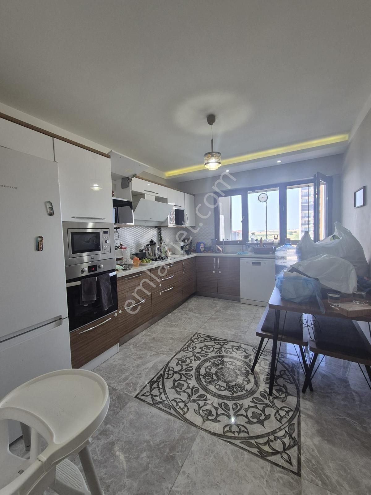 Çorlu Emlaklarda Site İçinde 3+1 Ara Katta Satılık Daire!