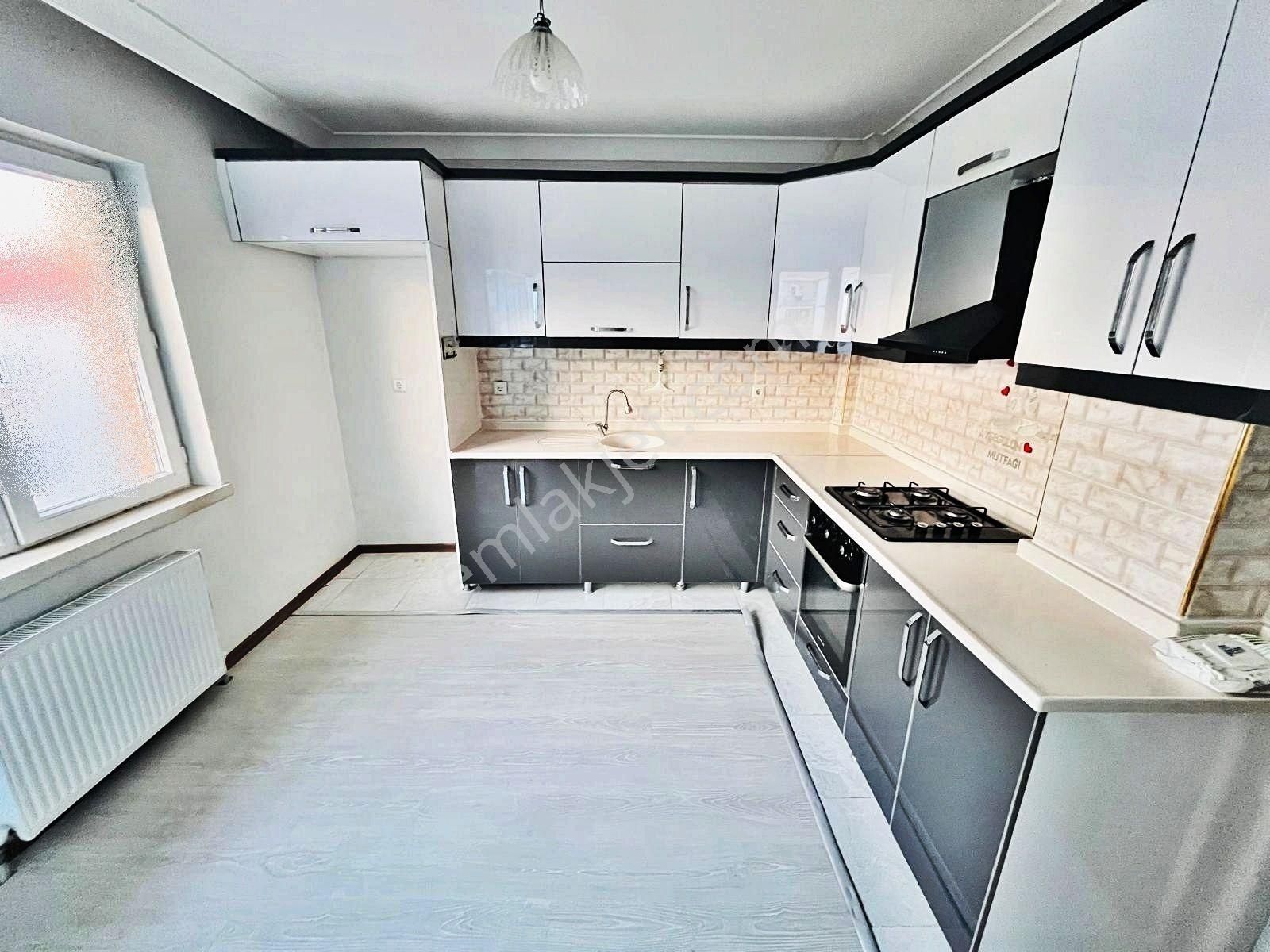 Denizden Merkezi Konum Giyinme Odalı Full+full 3+1 Daire