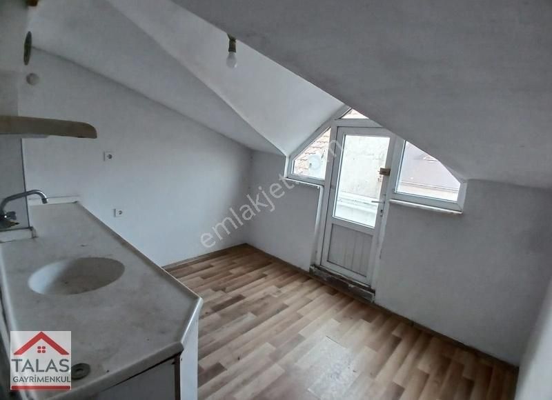 Talas Gayrimenkul`den Danışmentgazi Mah. 3+0 Kiralık Bodrum Kat