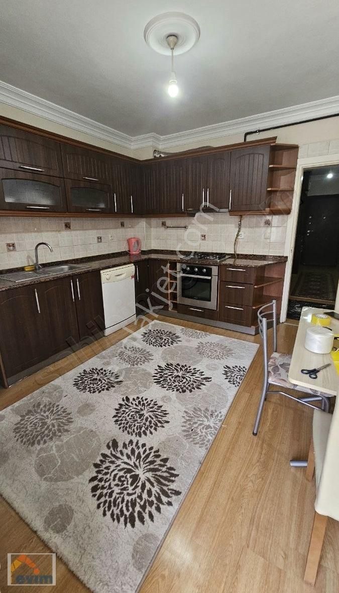 Aliağa Evim Emlaktan Cadde Üzerinde Ara Kat Daire