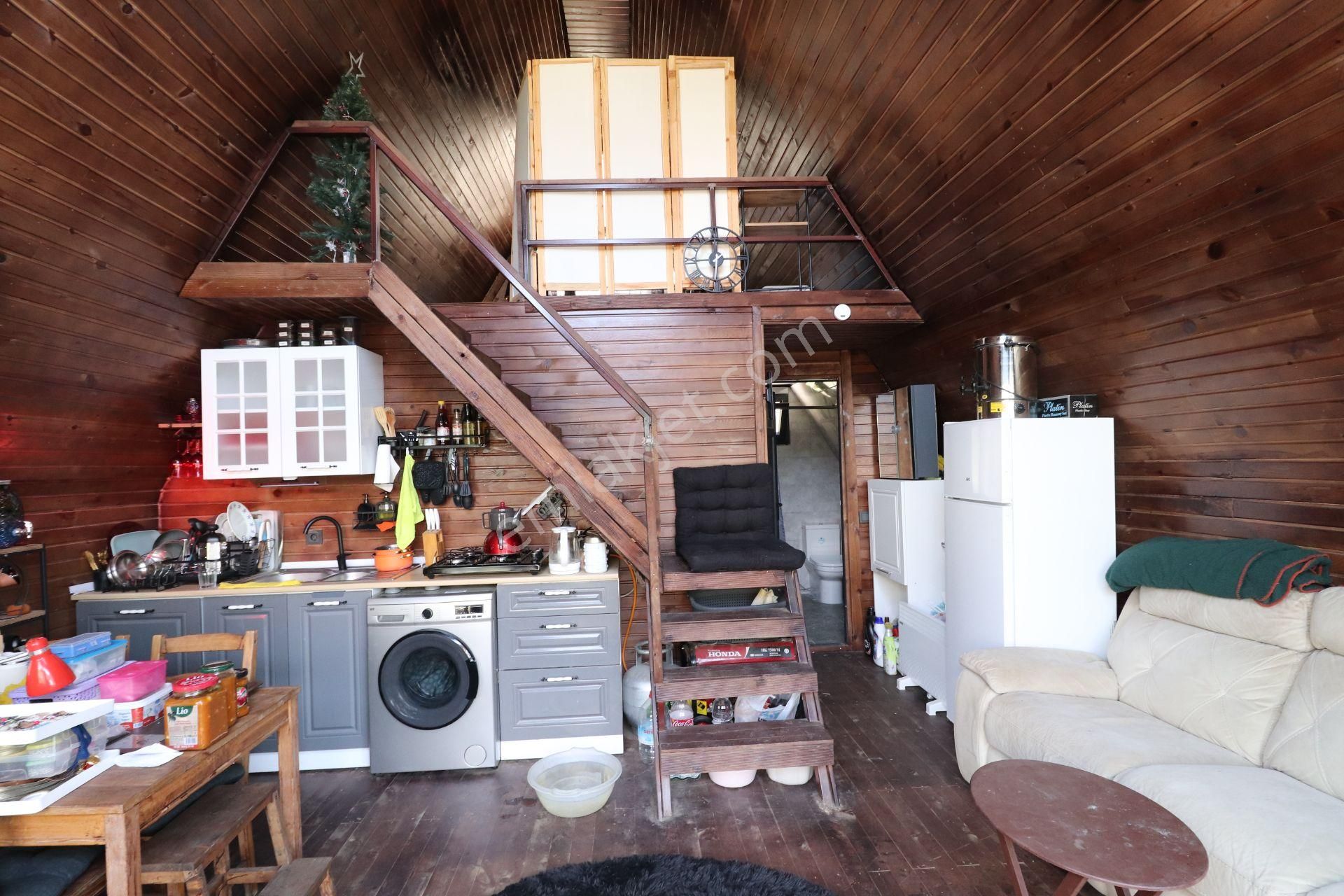 Kemalpaşa Zeamet Satılık 2 Katlı 70 M2 Ahşap Üçgen Dağ Evi