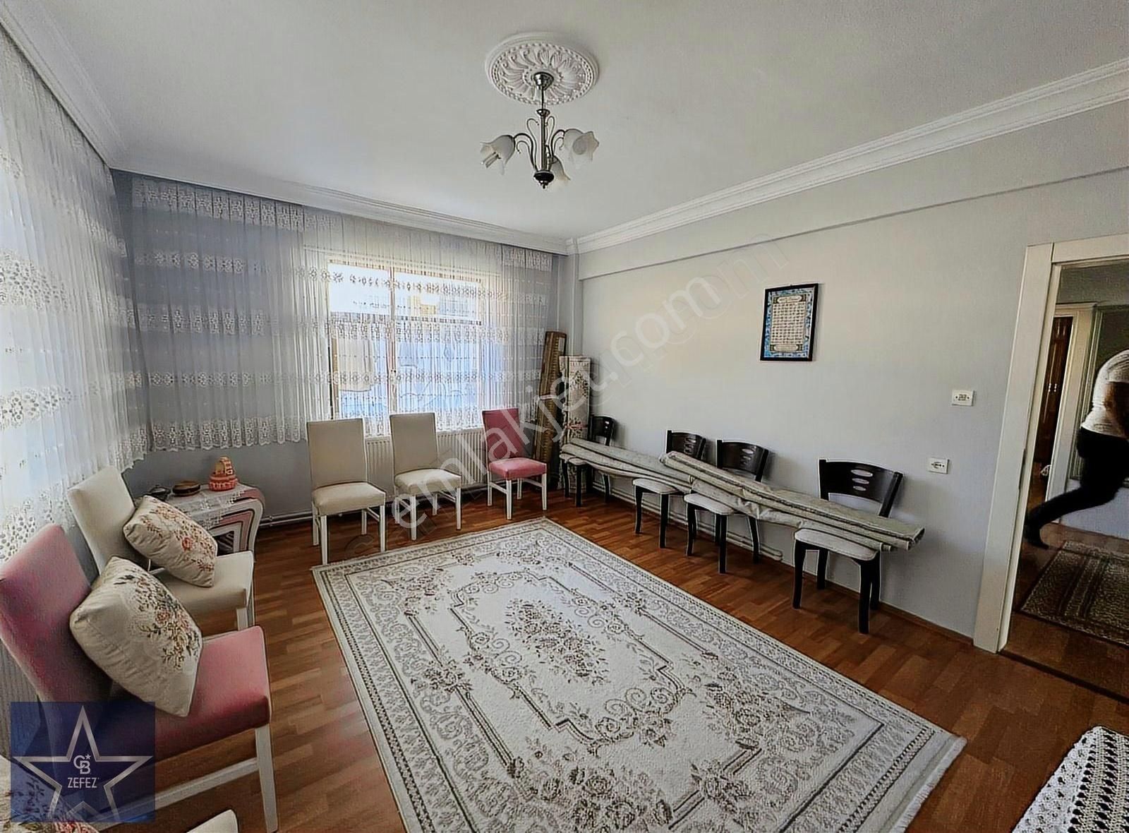 Terme Yeni Mahallede Aile Apartmanında 4+1 Satılık Geniş Daire