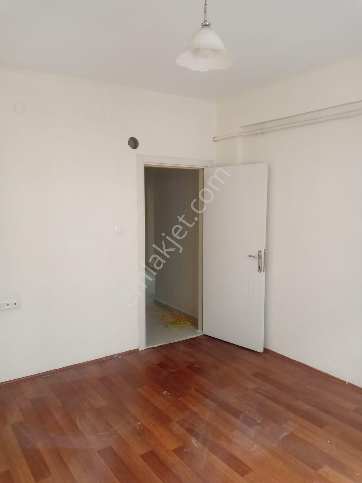 Büyükdere Mh. Ogü Yakını Boya Badanalı Kiralık 1+1 Apart Daire