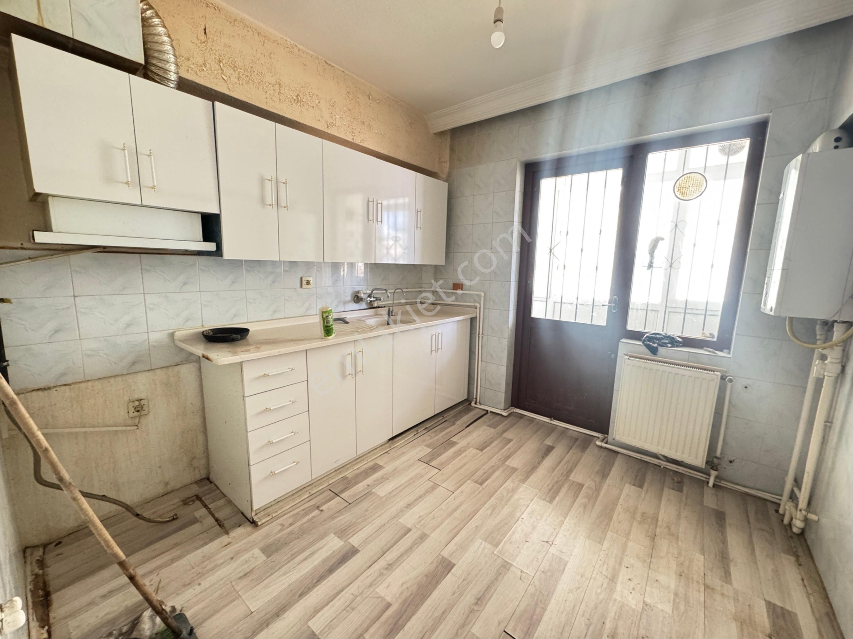 Karapürçek Mahallesinde 3+1 Yüksek Giriş Daire