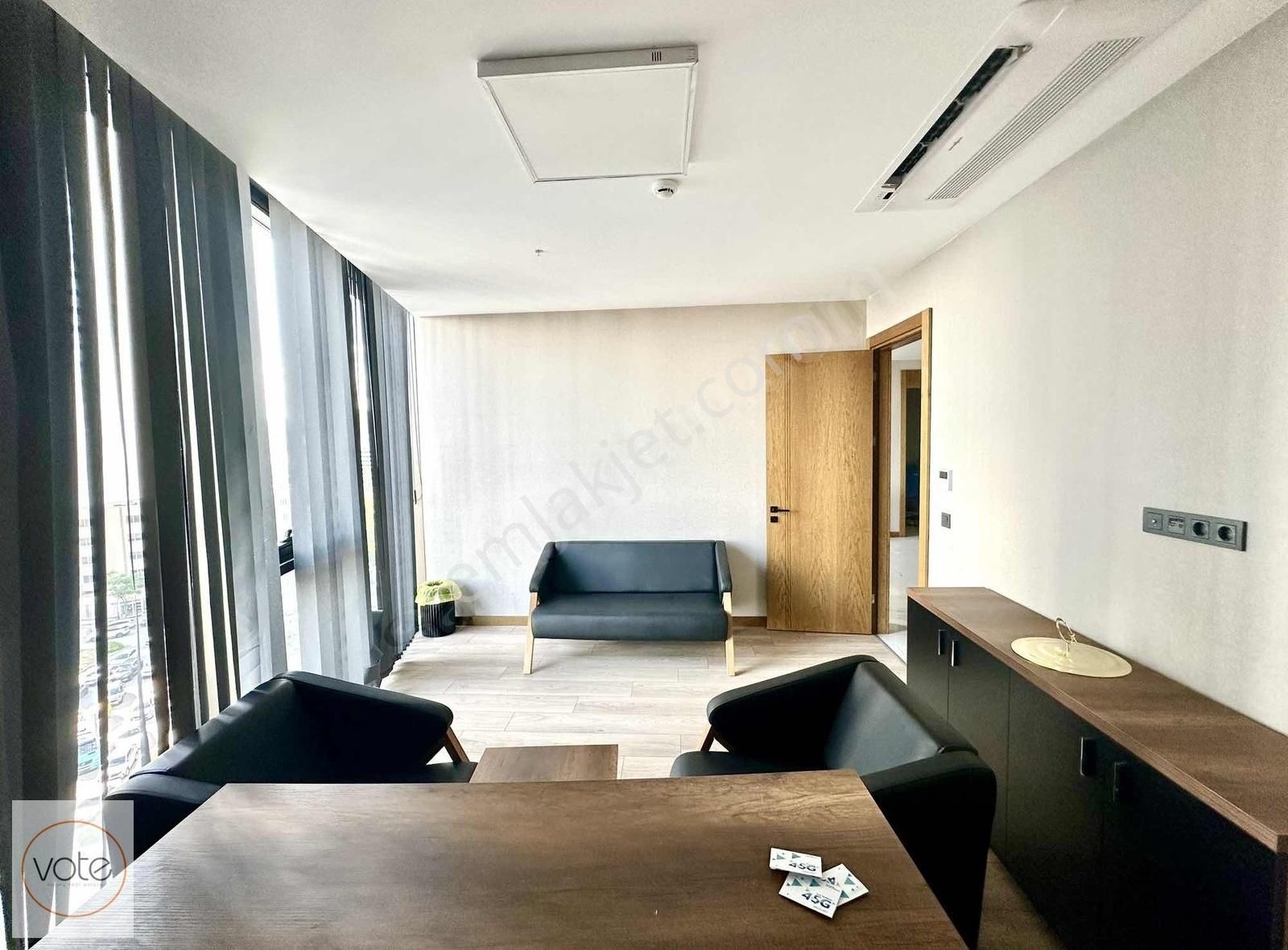Avcılar Exclusıve'de, Cadde Cephe, Kiralık 2+1 Eşyalı Ofis!
