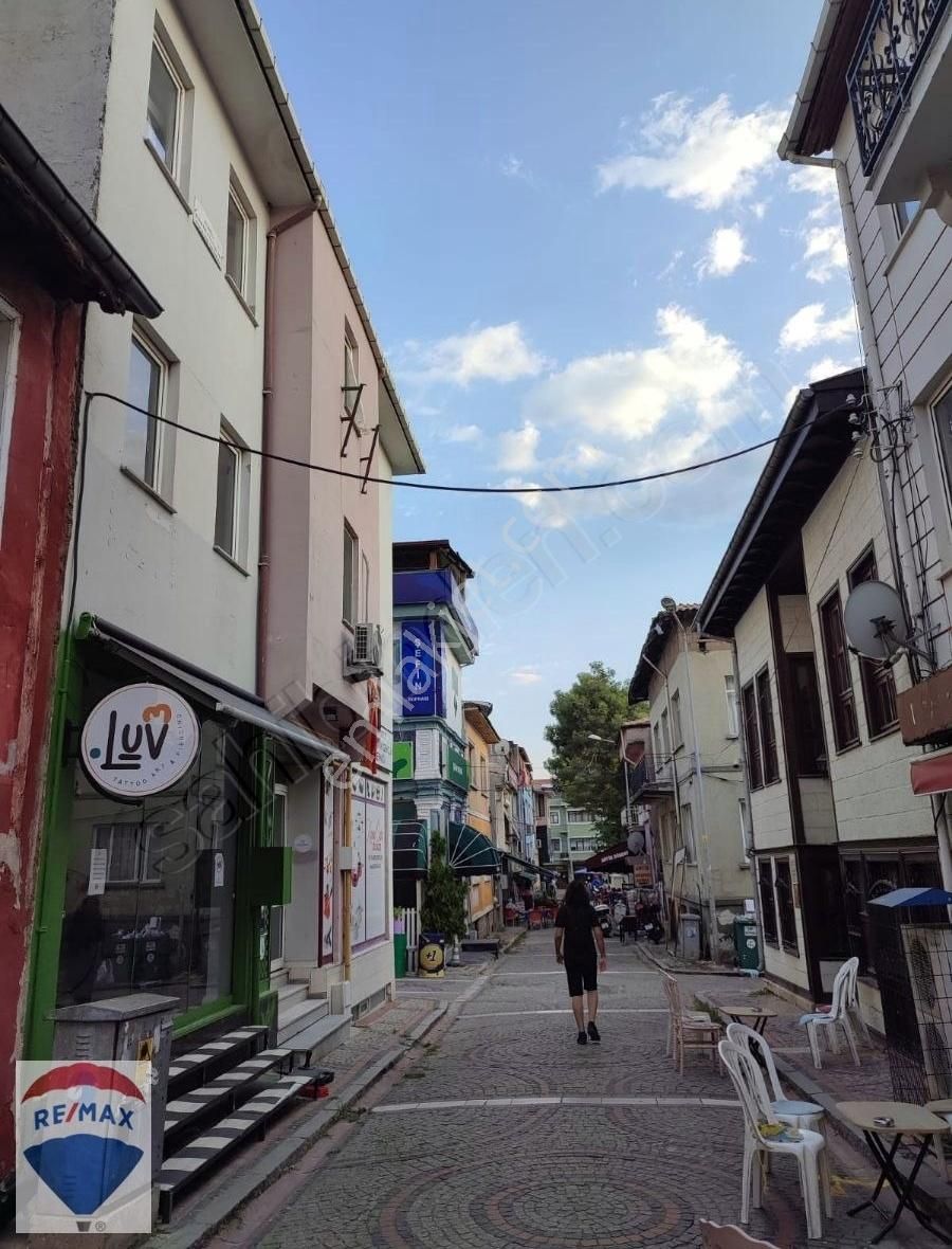 Edirne Saraçlarda Trafiğe Kapalı Alanda 2 Katlı İş Merkezi