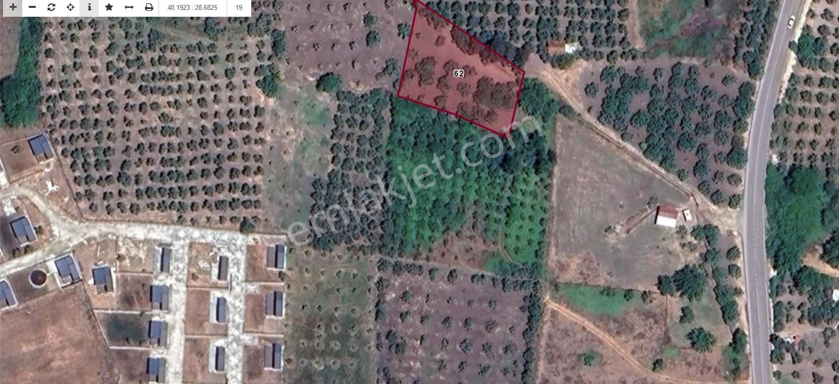 Sahibinden Gölyazıda 1.400 M² Göl Manzaralı Yatırımlık Tarla
