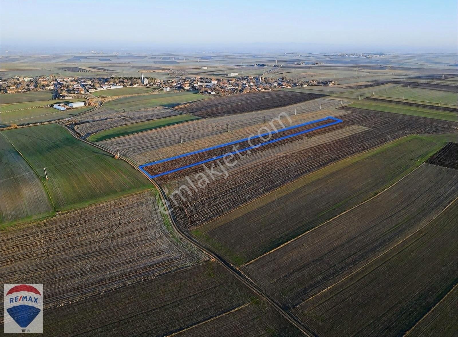 Küçükkarıştıran'da Satılık 8900 M2 Tarla, Hızlı Tren'e 700 Mt !