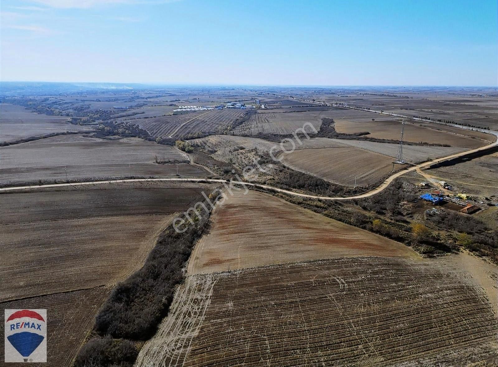 Remax'tan Kırklareli-merkez Kavaklı'da 17.950 M2 Köşe Parsel
