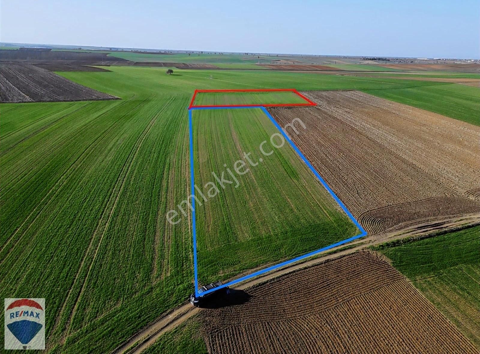 Lüleburgaz Emirali Köyü'nde Satılık 5100 M2 Tarla, Yolu Mevcut !