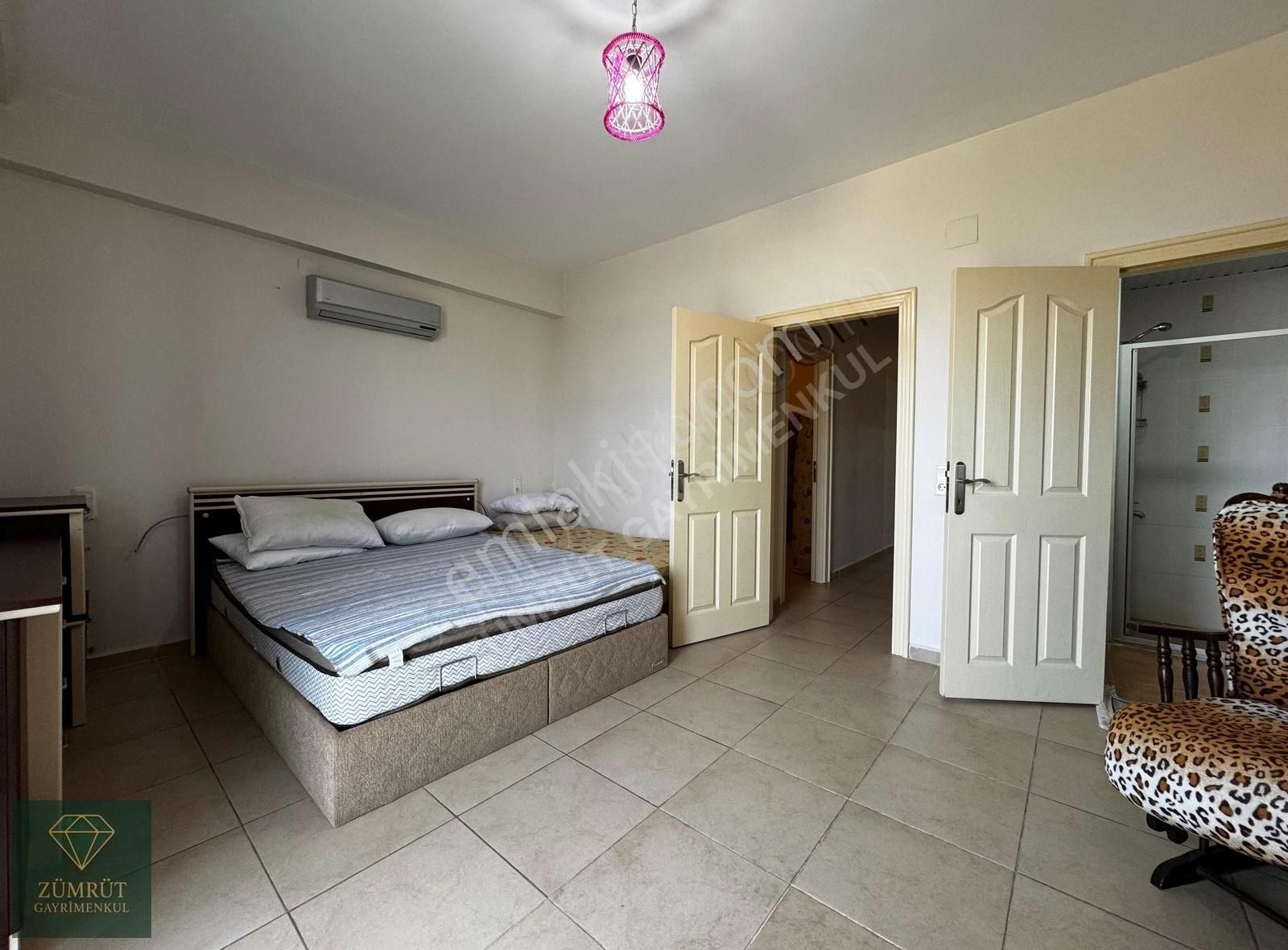 Zümrüt'ten Queenaba Sitesinde Denize Sıfır Eşyalı 2+1 Daire