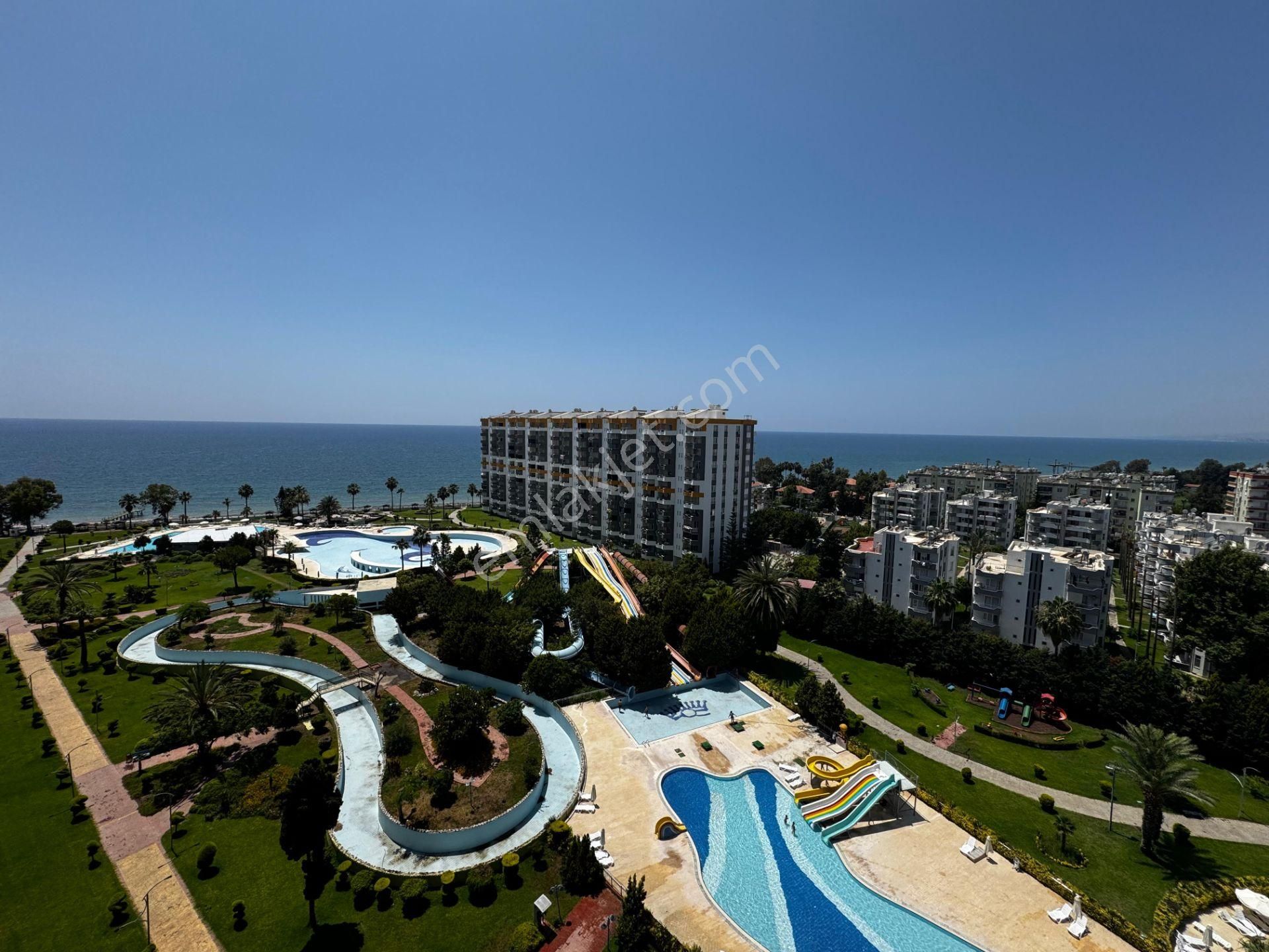 Zümrüt'ten Queenaba Sitesinde 3+1 Denize Sıfır Eşyalı Daire