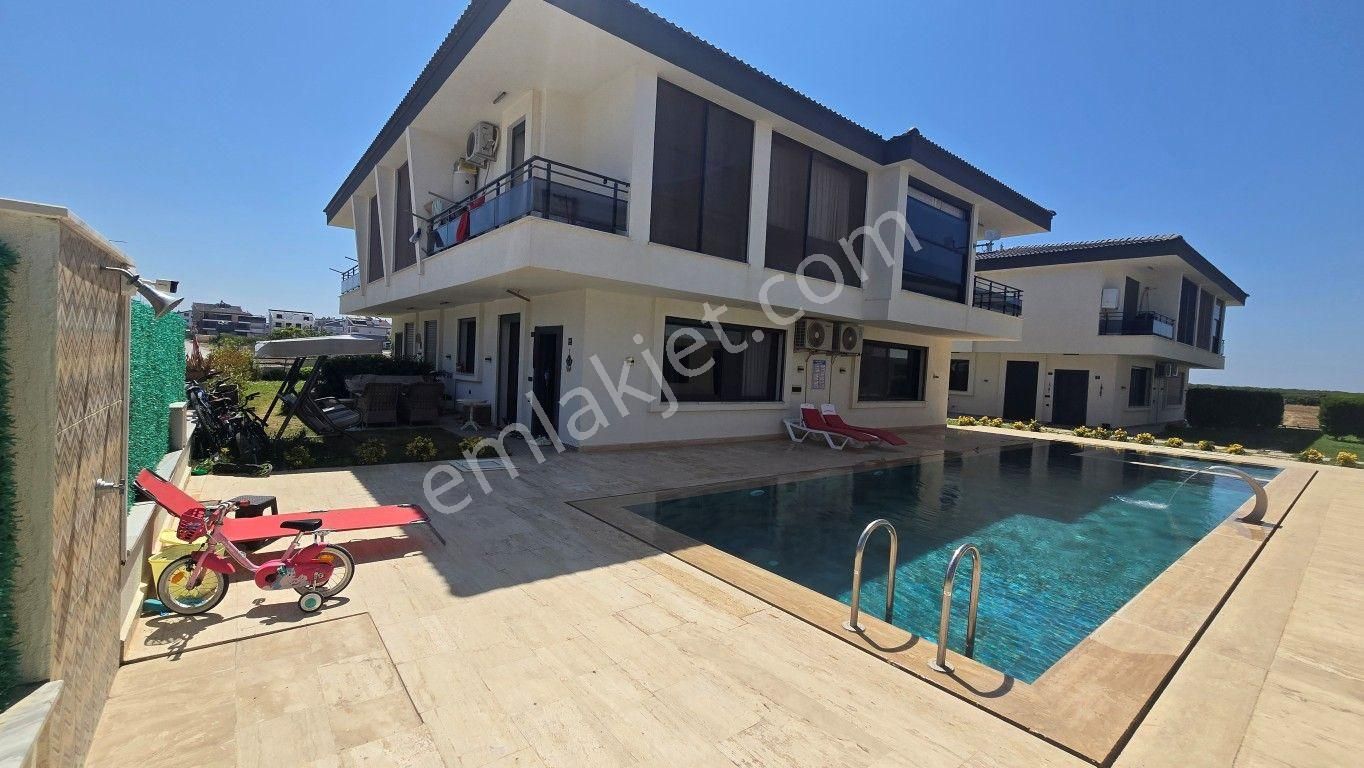Didim Efelerde Havuzlu Sitede Satılık Yazlık Dubleks Villa