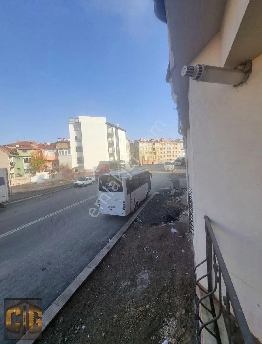 Şirintepenin En Geniş Cadesi En Genis Dairesi Ayrı Mutfak 1+1