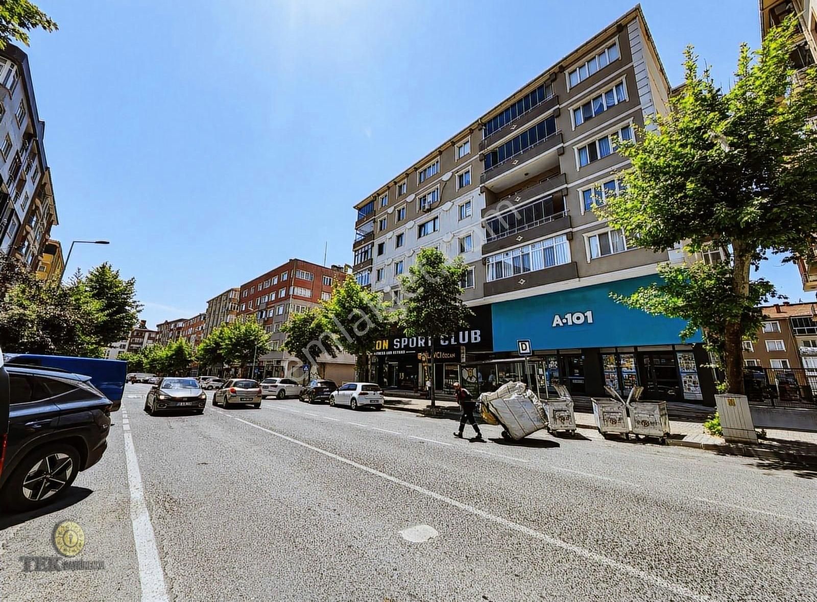 Muhittin Mah. Eski Salı Pazarı Ana Cadde Üzeri 3+1 140m² Kiralık