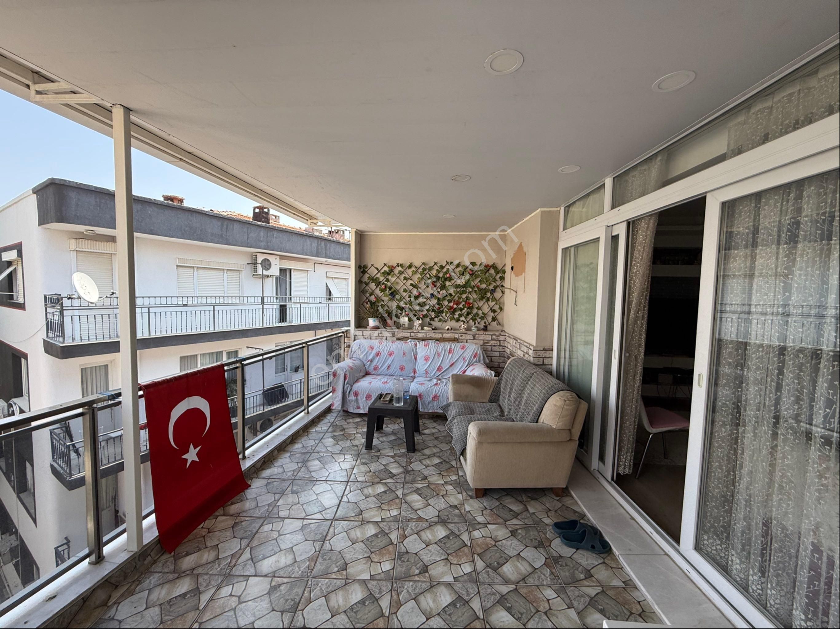 Güzelyalı Parkı Yakını Satıllık Çift Cepheli 2+1 Daire