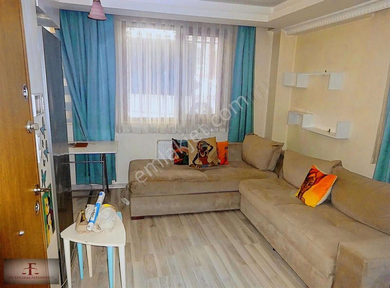 Bahçelievler Yenibosna Çobançeşme Mah Satılık 1+1 Eşyalı Daire