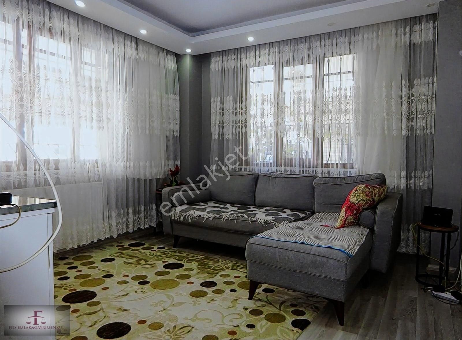 B.evler Yenibosna Çobançeşme Mah.satılık 2+1 Yüksek Giriş Daire