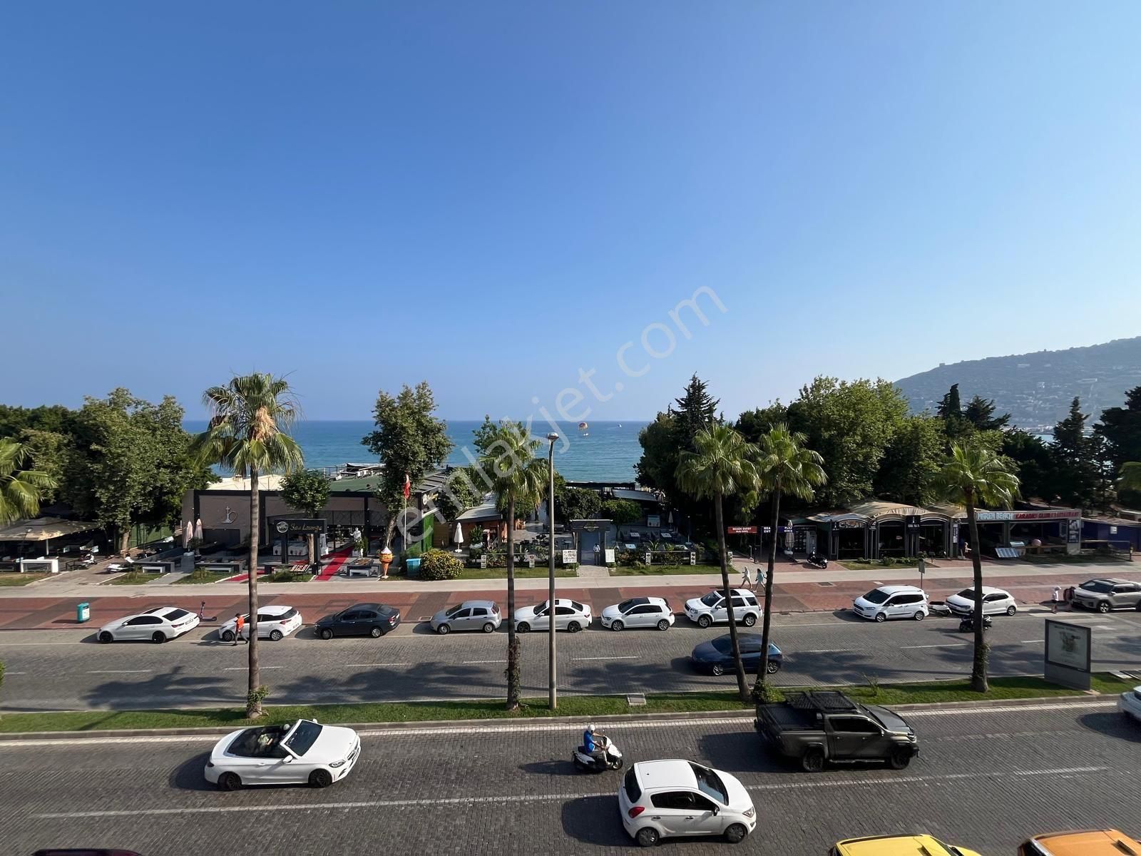 Alanya/merkez Güllerpınarı Mah.denize Sıfır 2+1 80m2 Kiralık Daire