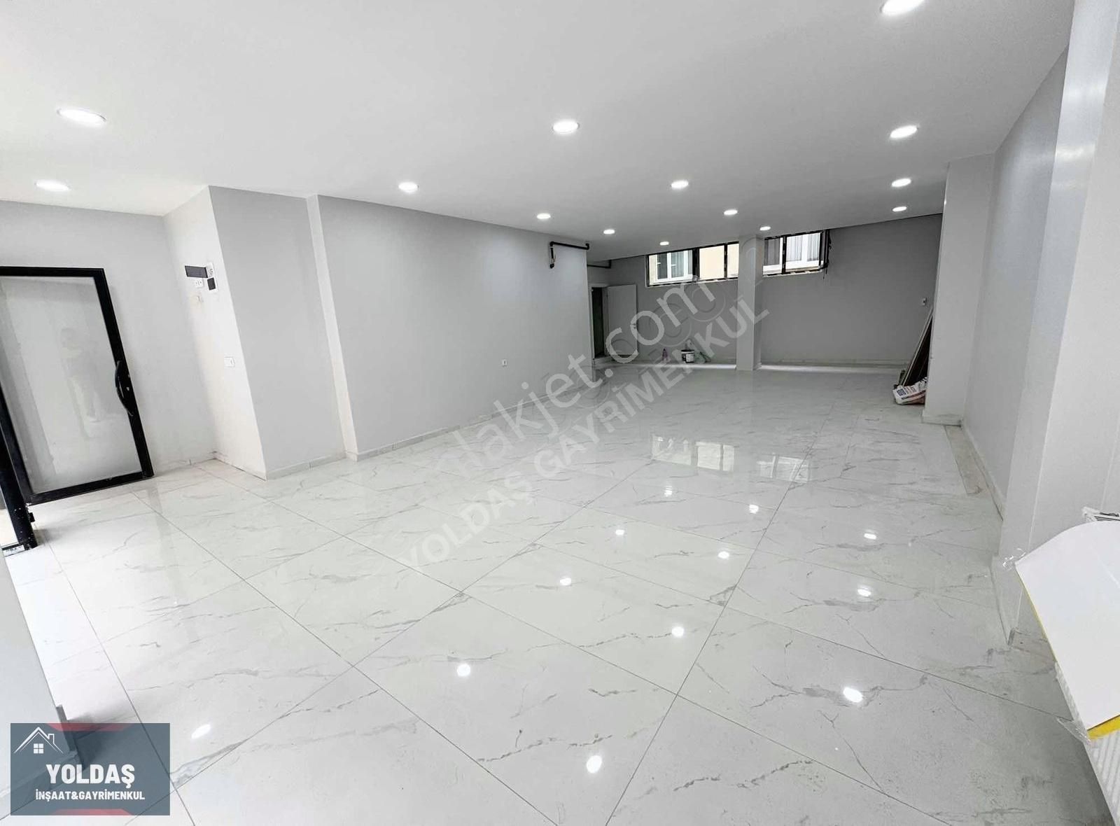 Yoldaş'tan (takasa Uygun) Satılık 230 M2 Sıfır Depolu Dükkan