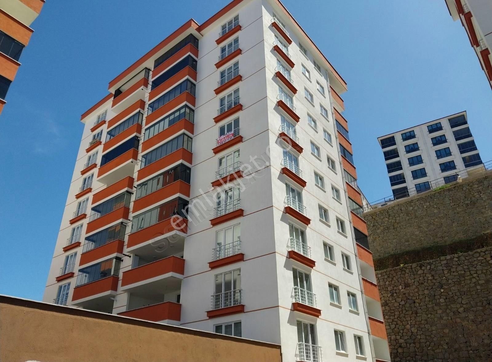 Karşıyaka'da Site İçersinde 3+1,ebeveyn Banyolu,cambalkonludaire
