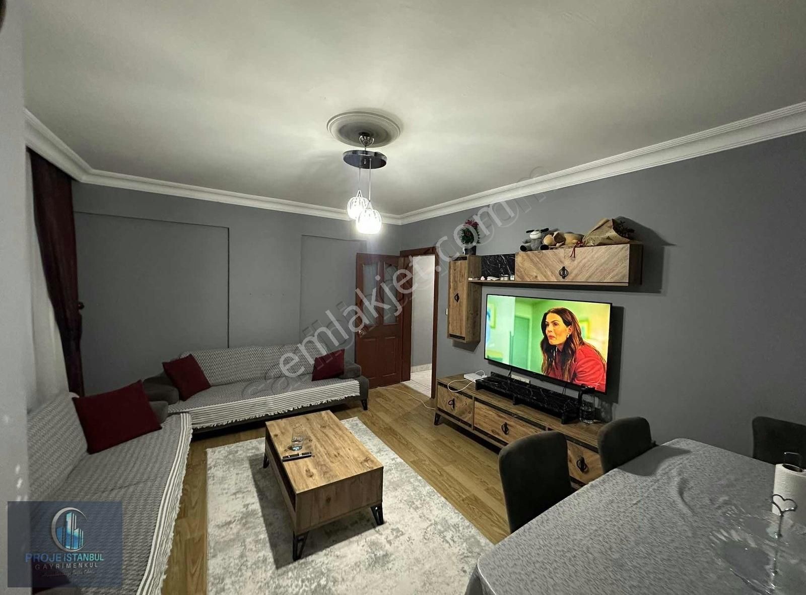 Cadde Üzerinde Ferah 3+1 Ulaşım Kolaylığı Açıklama Okuyunuz