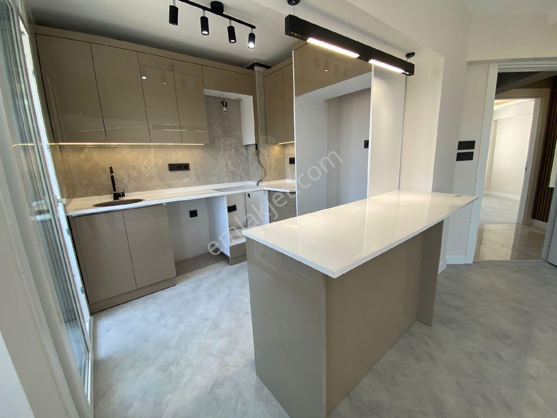 Egepol Hastane Yakını 2+1 Doğalgazlı Asansörlü Full Tadilatlı