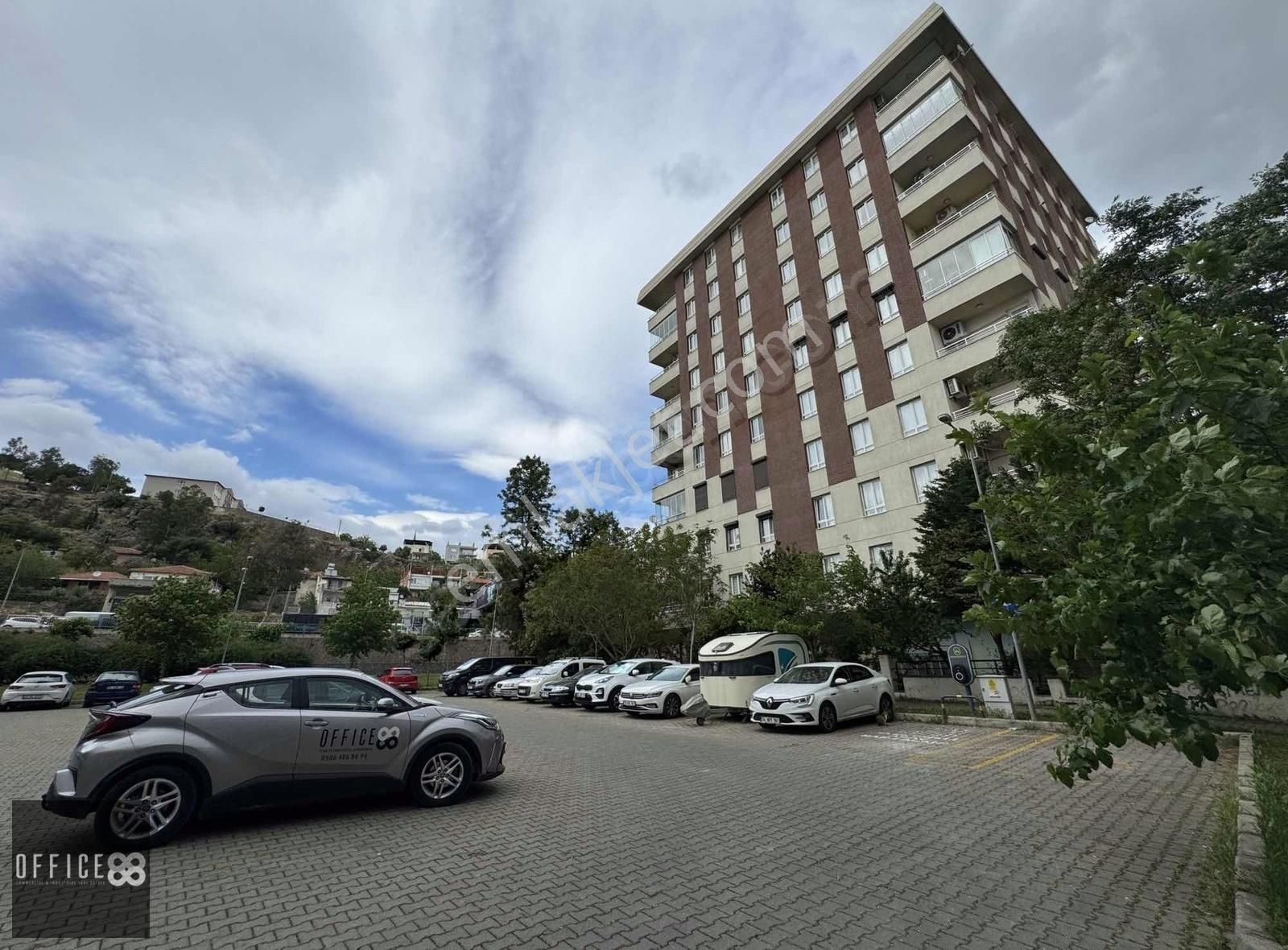 Bahçelievler Katlı Pazaryeri Yakını A101 Üstü Kiralık