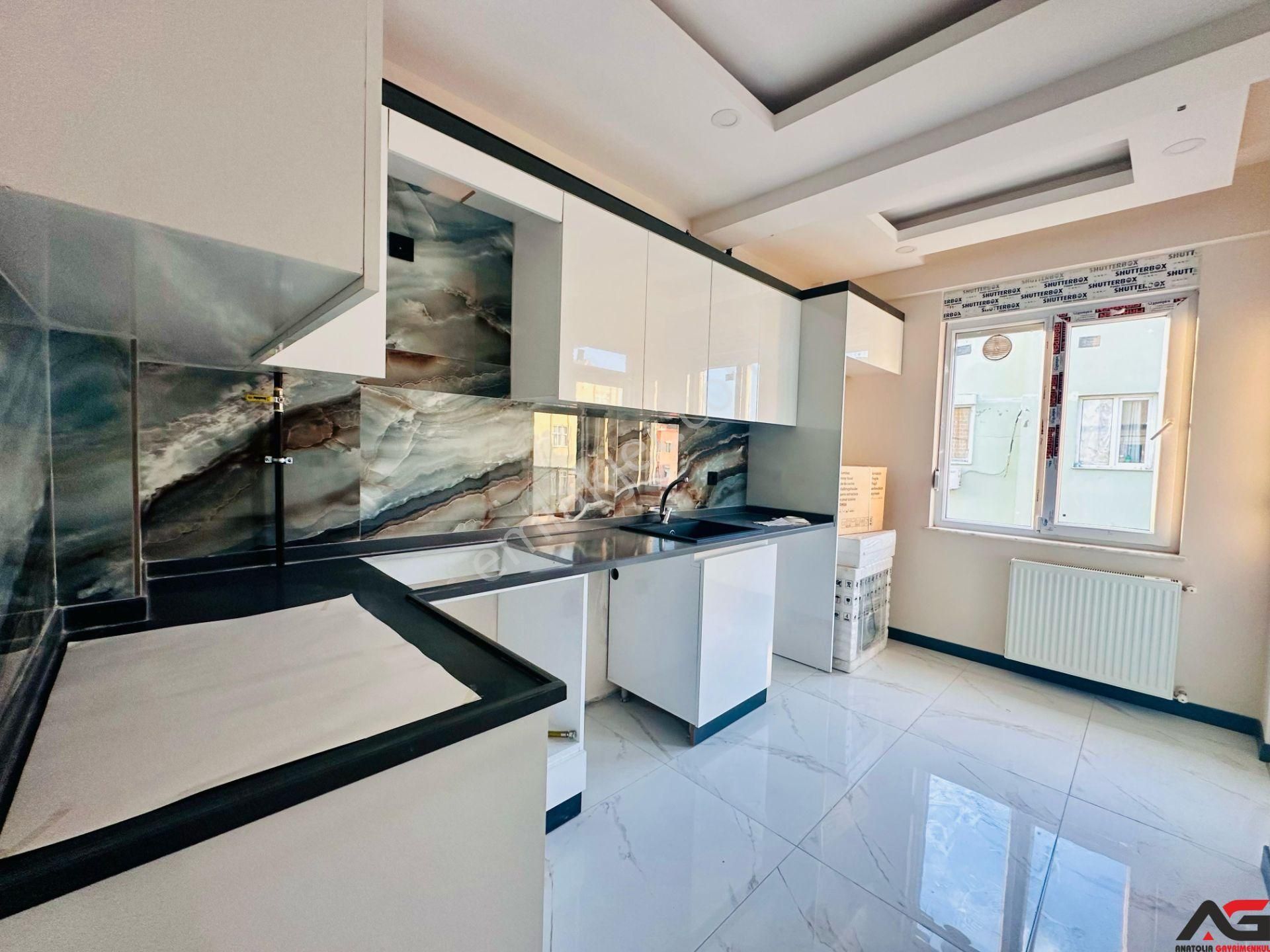 4+2 240m2 Gündoğdu'da Sıfır Tramvayın Dibinde Geniş Dublex Daire